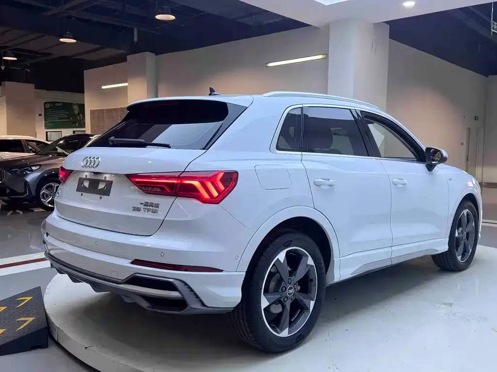 Audi Q3 — фото 9