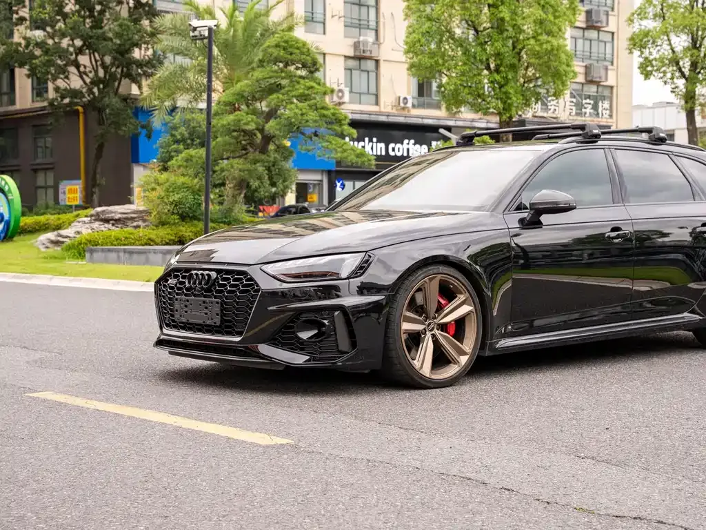 Audi RS 4 — фото 7