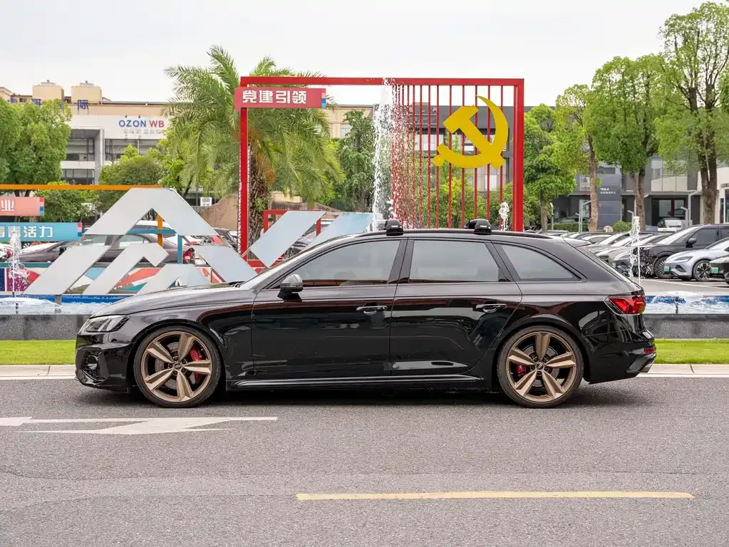 Audi RS 4 — фото 8