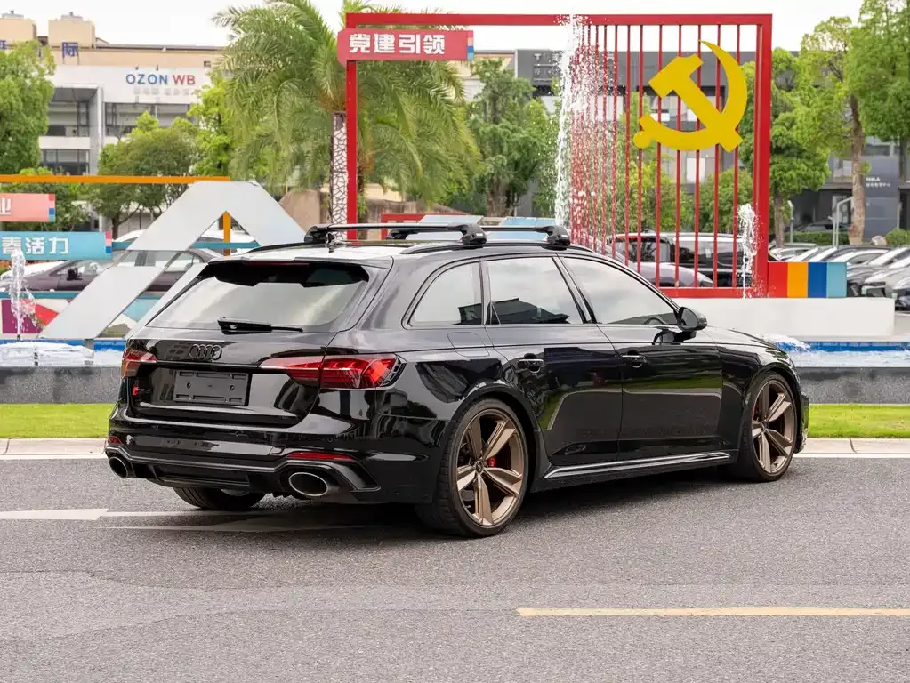 Audi RS 4 — фото 10