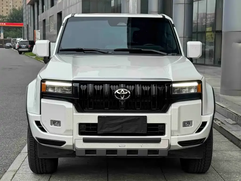 Toyota Prado — фото 1