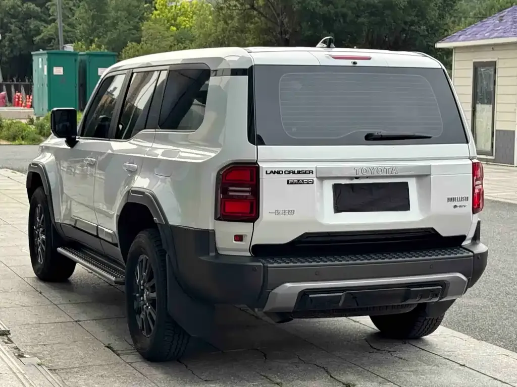 Toyota Prado — фото 4