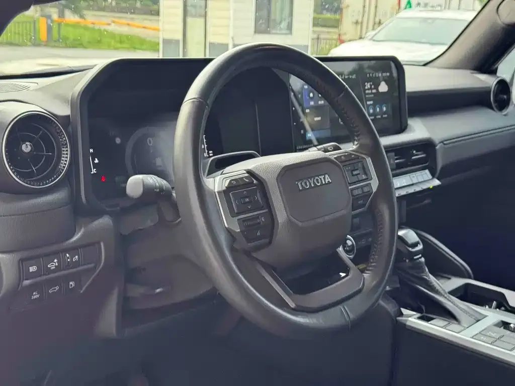 Toyota Prado — фото 2