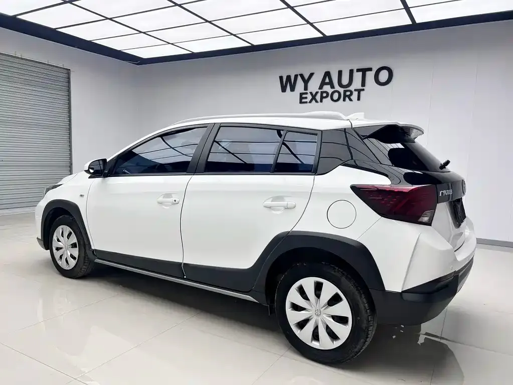 Toyota Yaris L — фото 3
