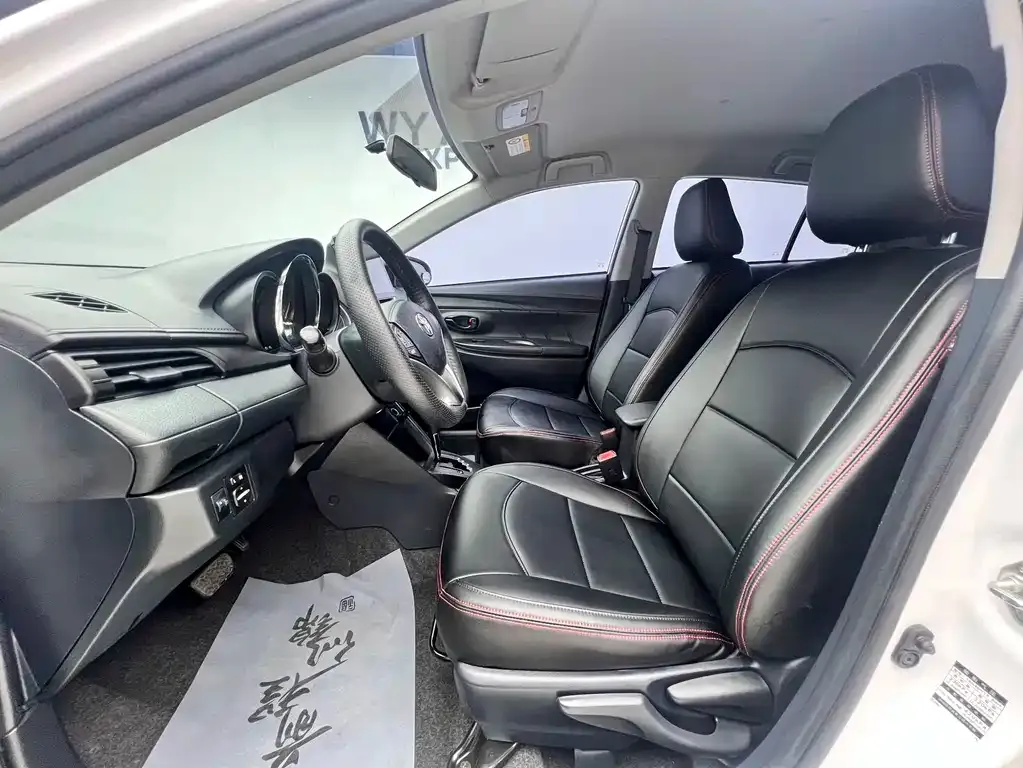 Toyota Yaris L — фото 10
