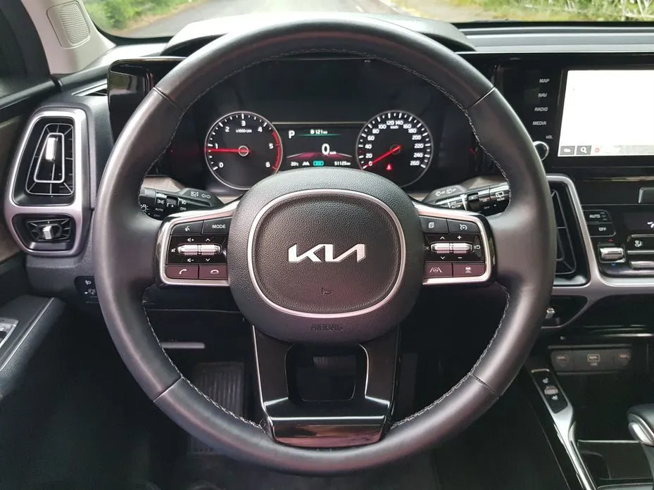 Kia Sorento — фото 10