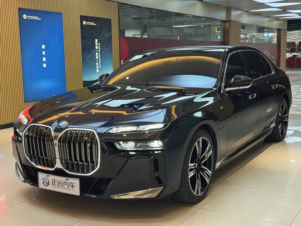 BMW i7 — фото 1