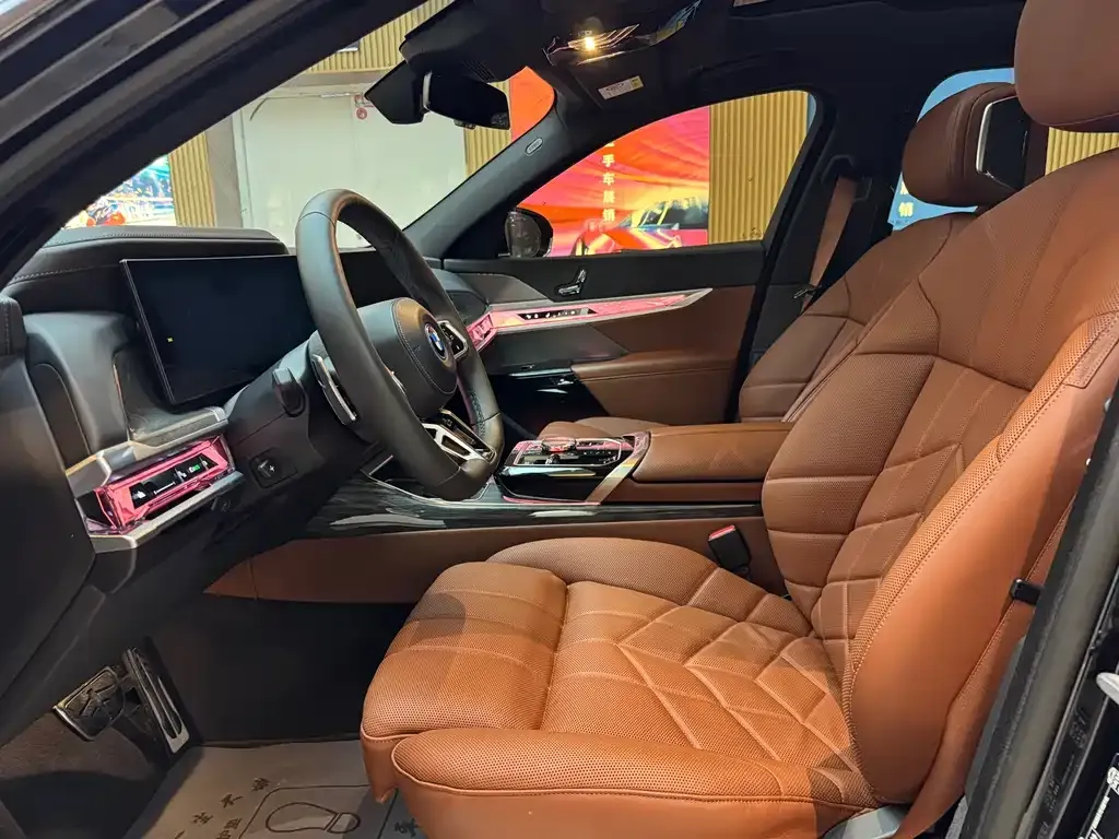 BMW i7 — фото 9