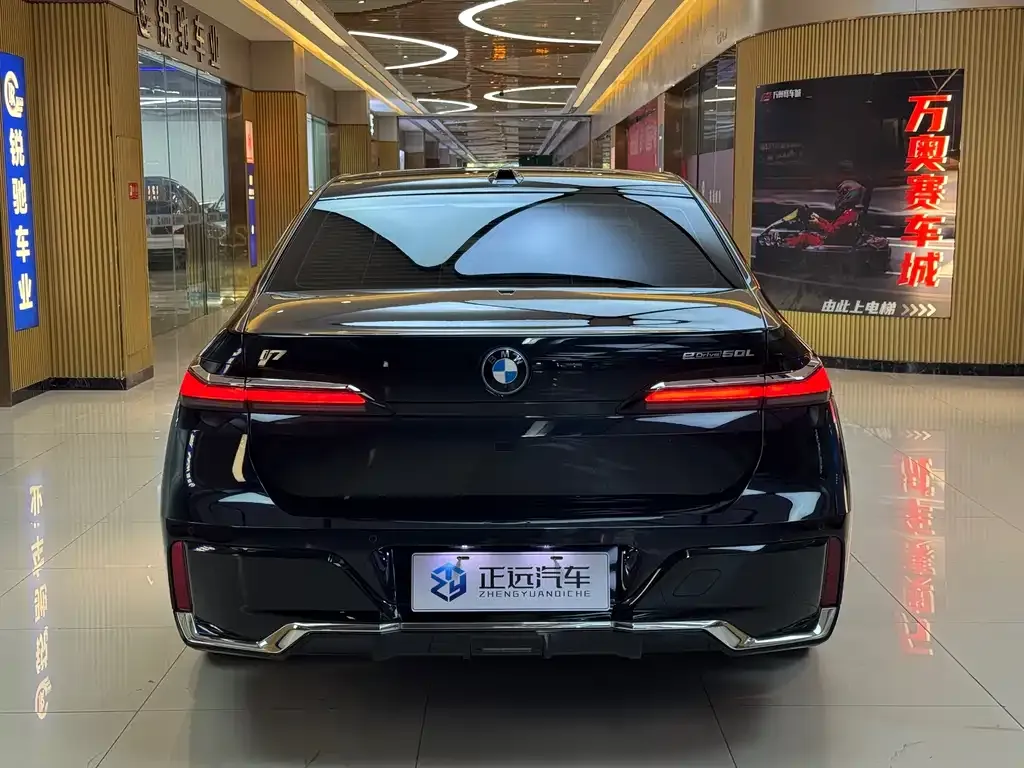 BMW i7 — фото 7