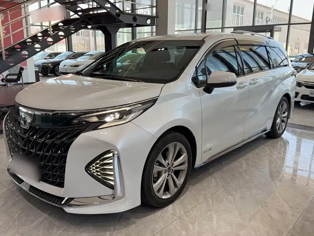 Toyota Sienna — фото 10