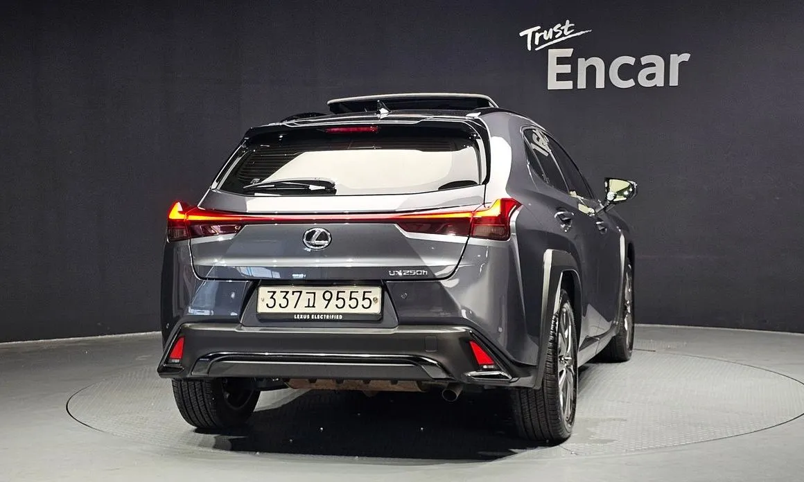 Lexus UX — фото 3