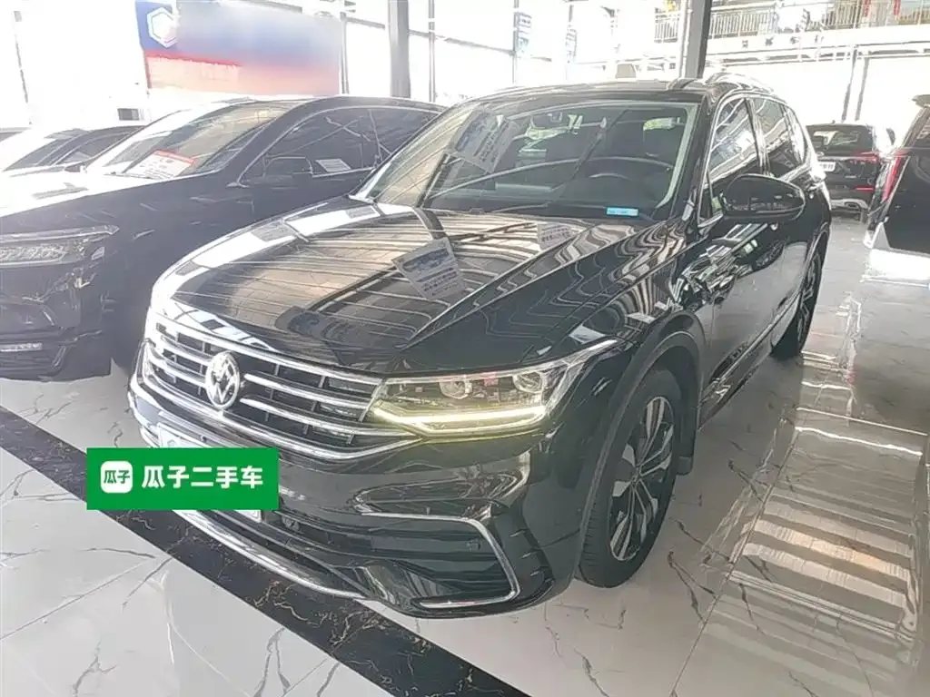 Volkswagen Tiguan L — фото 1
