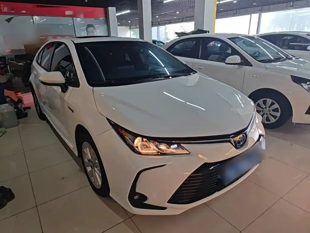 Toyota Corolla — фото 4