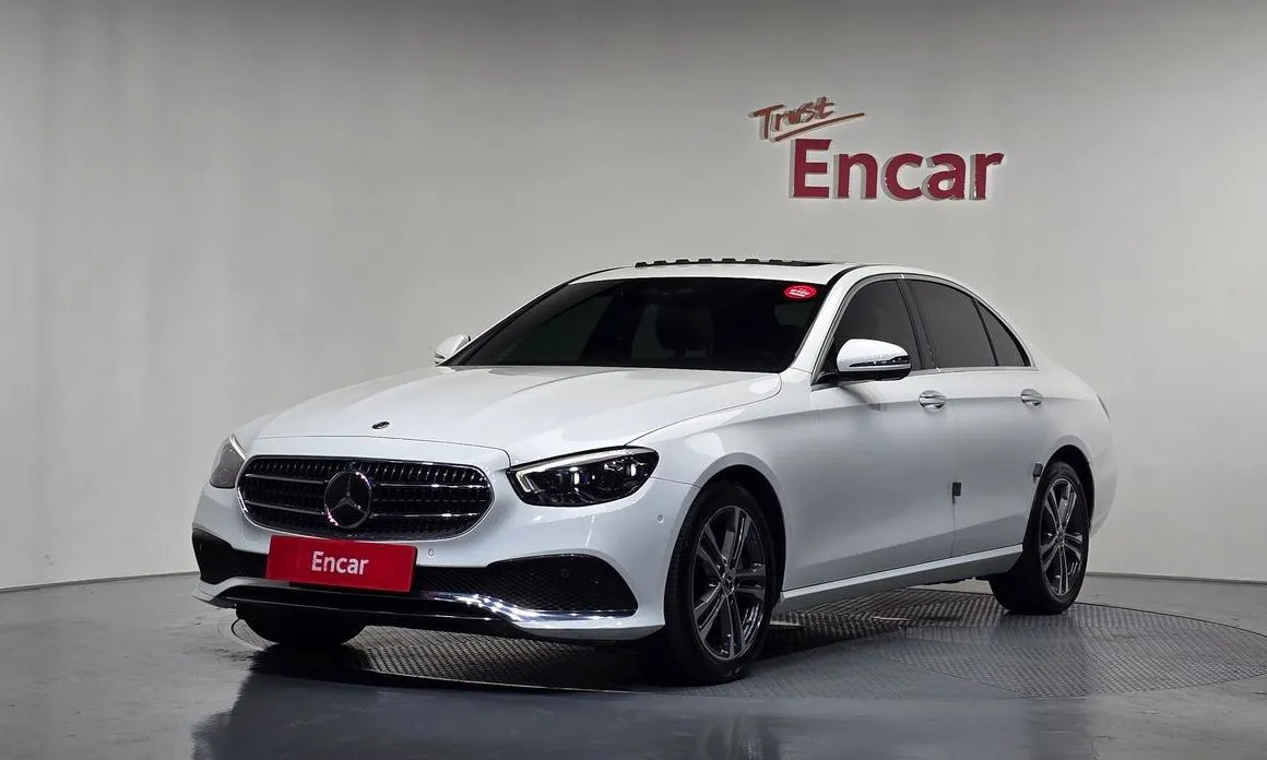 Mercedes-Benz E-Class — фото 1