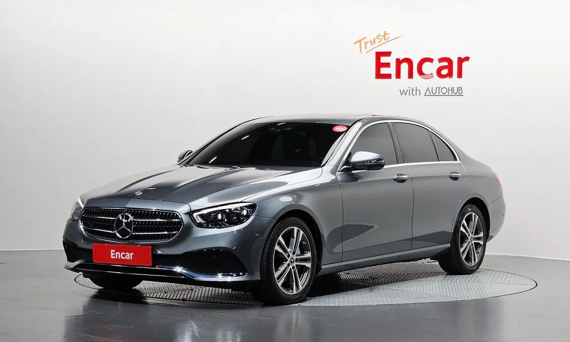 Mercedes-Benz E-Class — фото 1