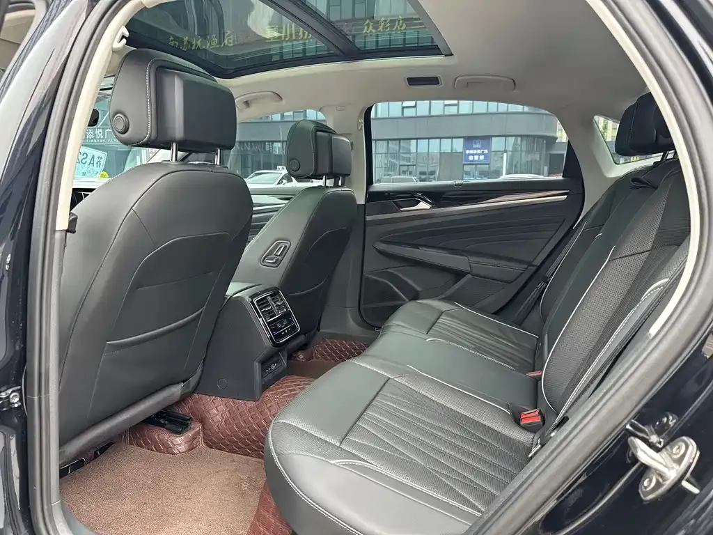 Volkswagen Passat — фото 9