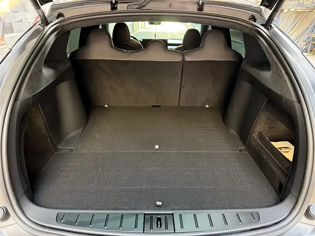 Tesla Model X — фото 6