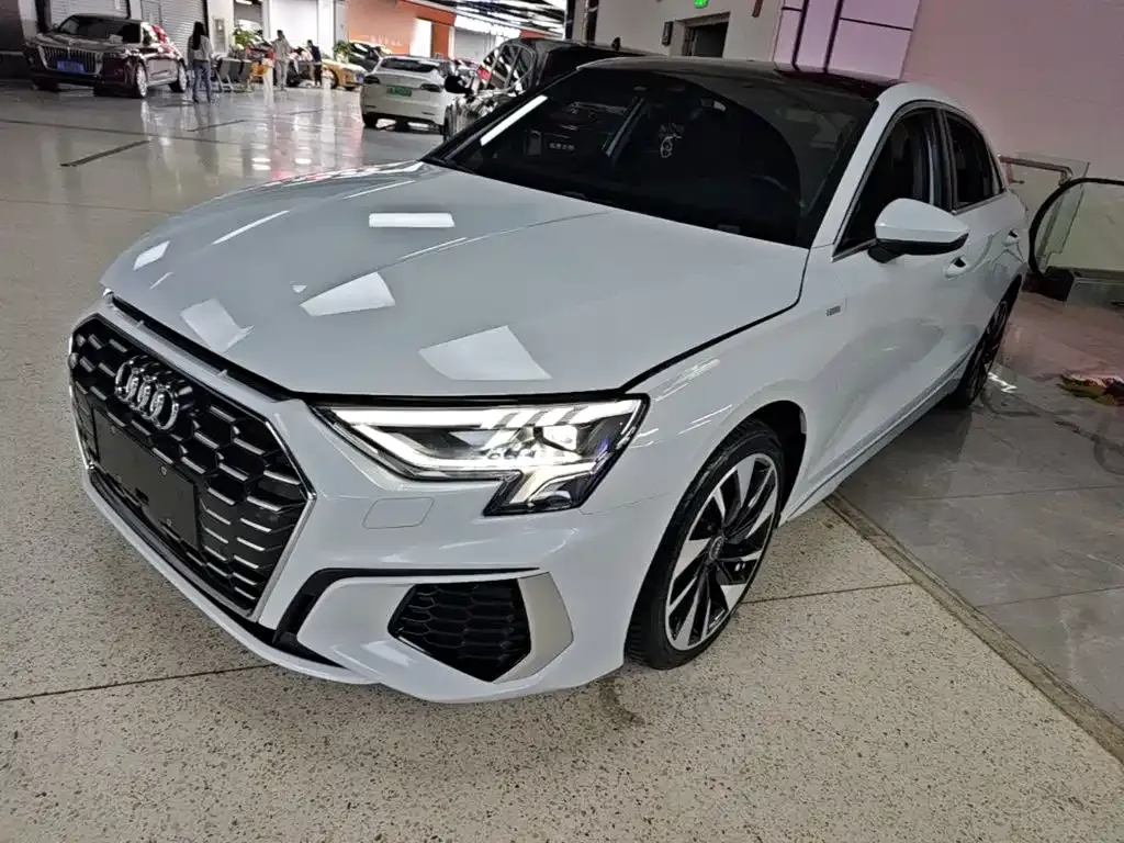 Audi A3 — фото 1