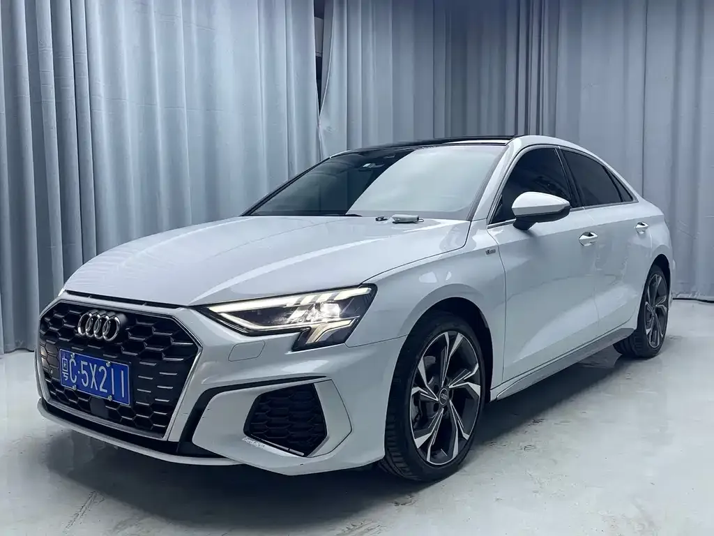 Audi A3 — фото 1