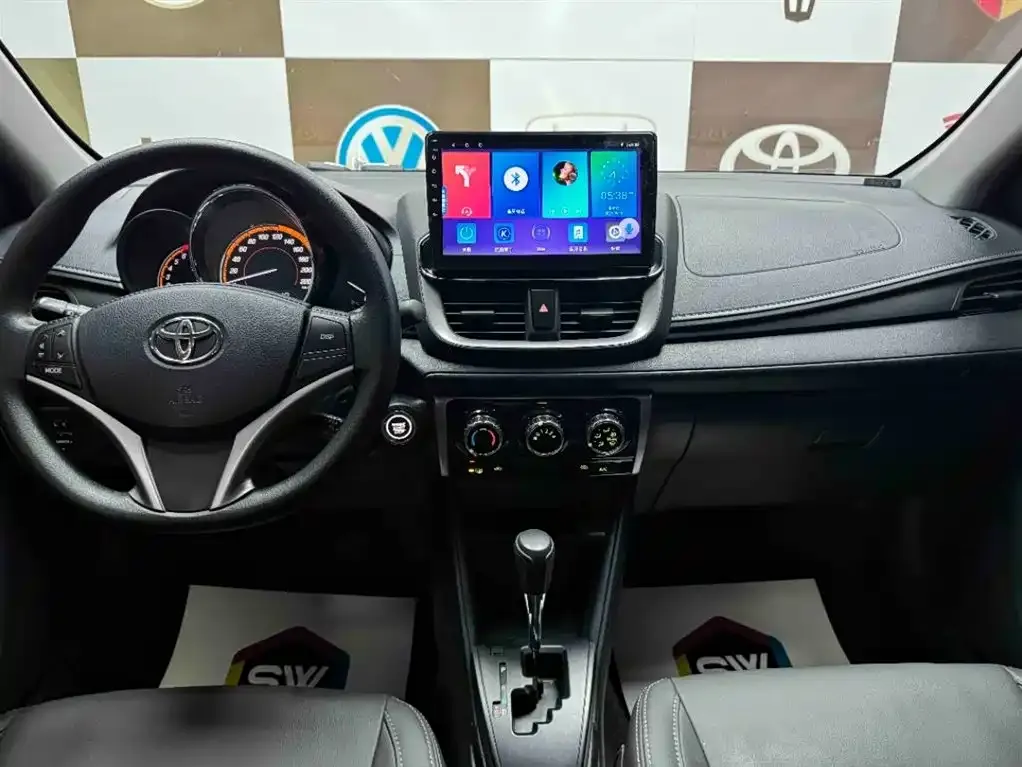 Toyota Yaris L — фото 9