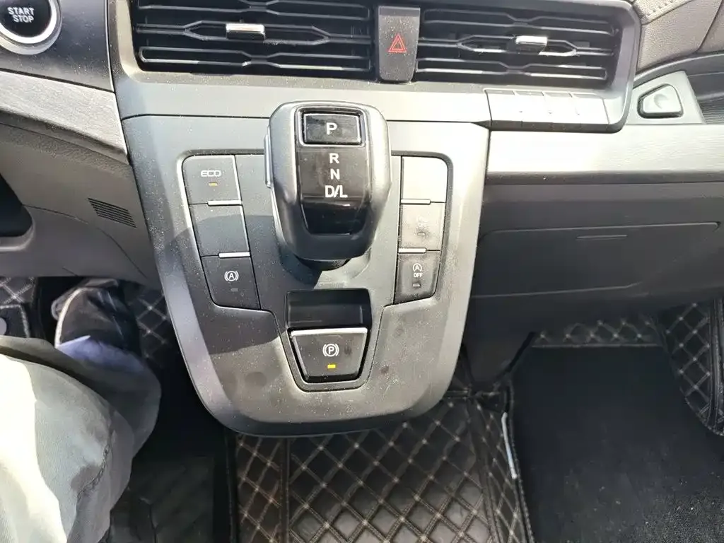 Ford Tourneo — фото 4