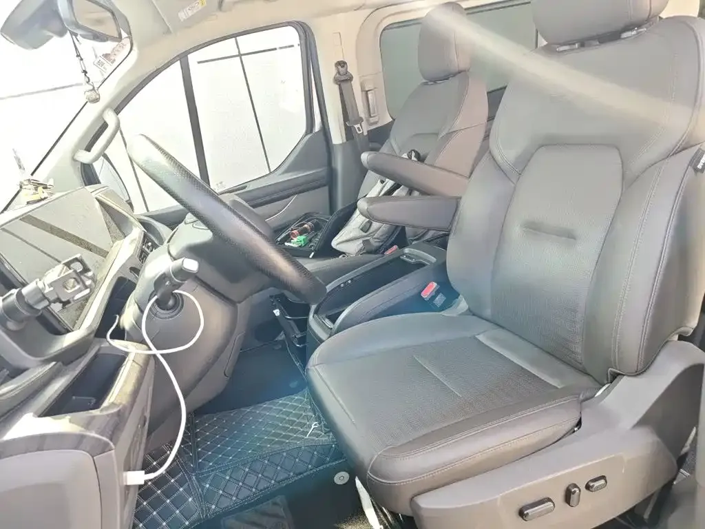 Ford Tourneo — фото 7