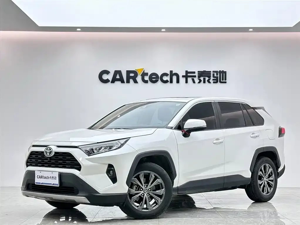 Toyota RAV4 — фото 1