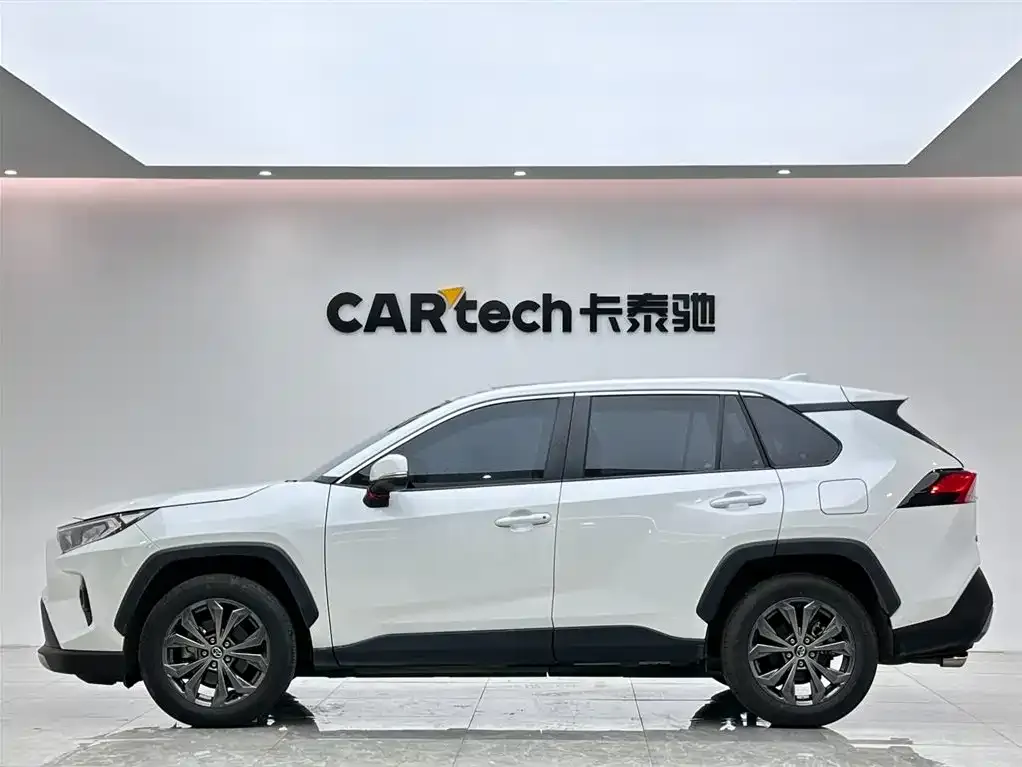 Toyota RAV4 — фото 2