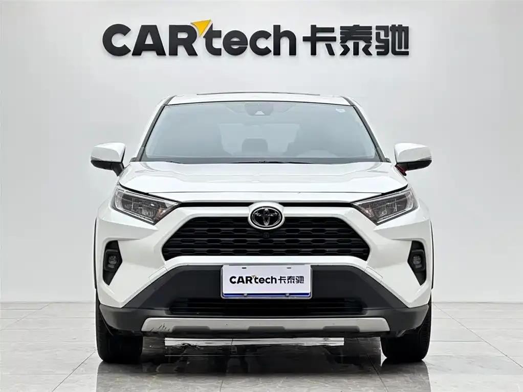 Toyota RAV4 — фото 8