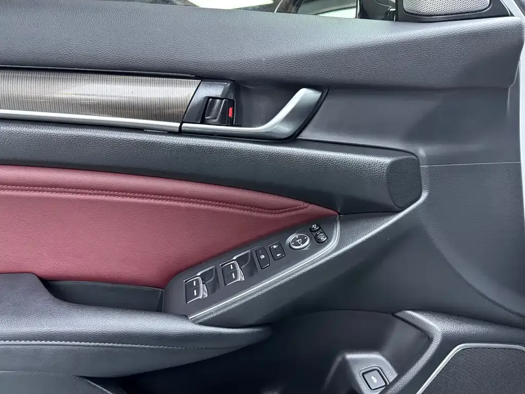 Honda Accord — фото 10