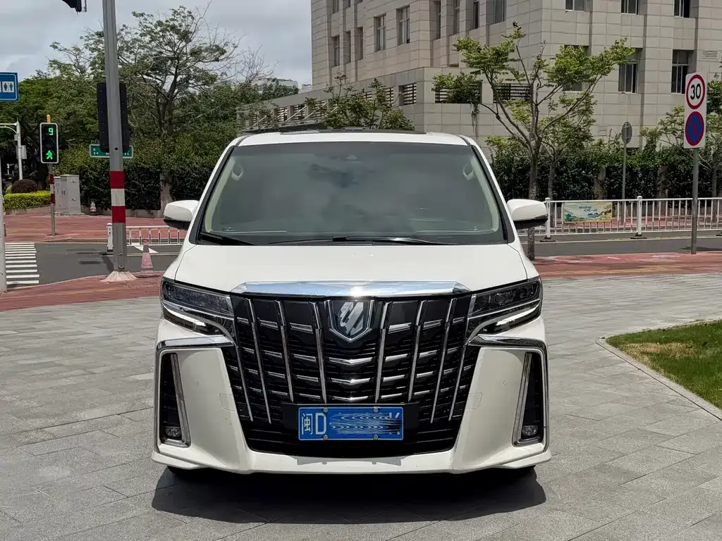 Toyota Alphard — фото 4