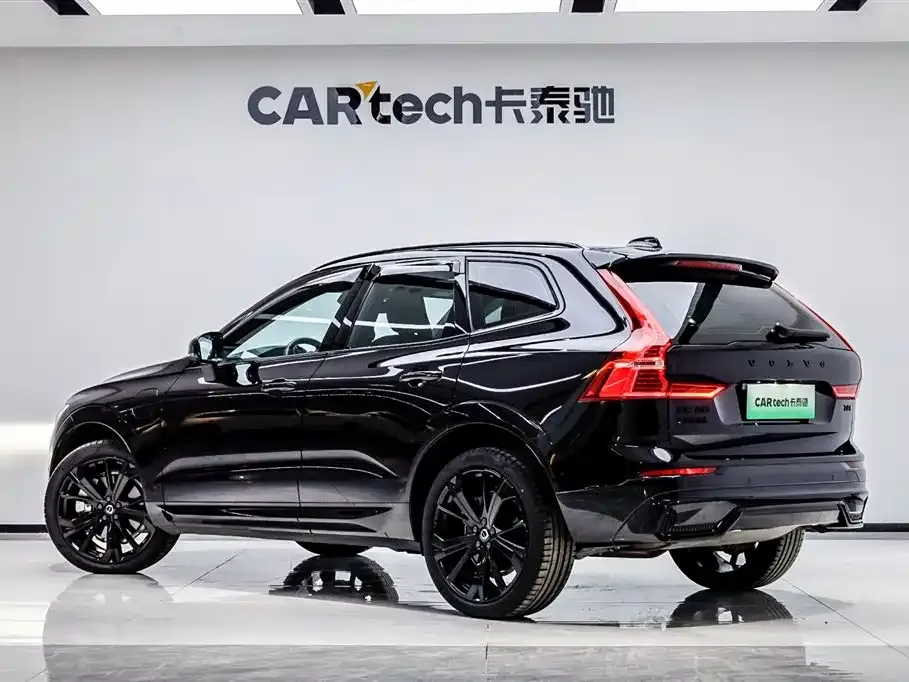 Volvo XC60 PHEV — фото 10