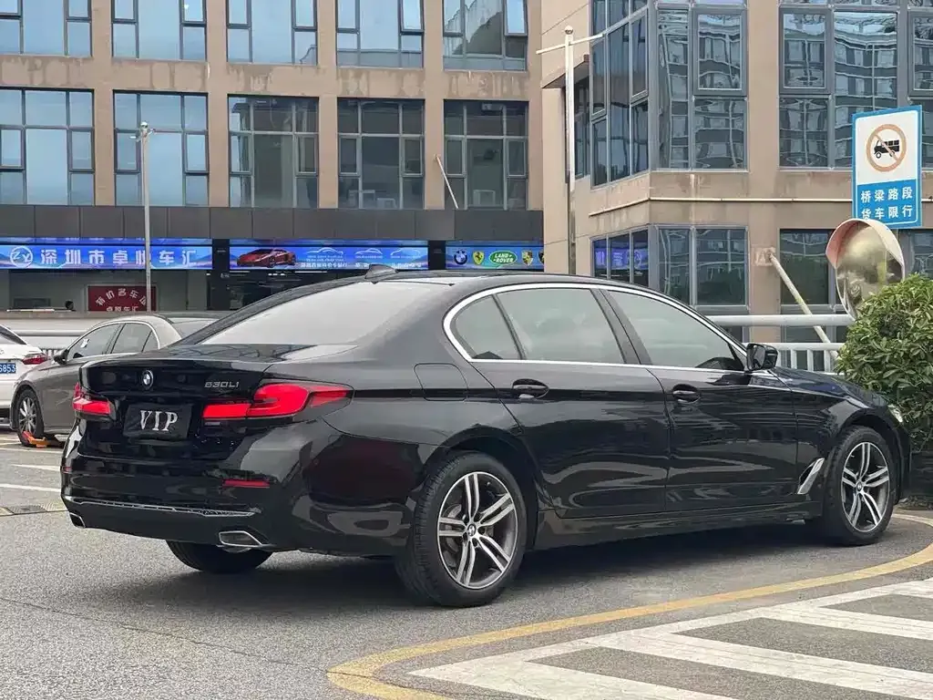 BMW 5 Series — фото 3