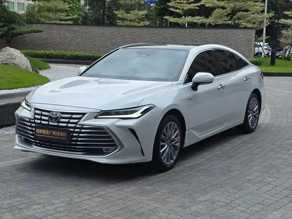 Toyota Avalon — фото 1