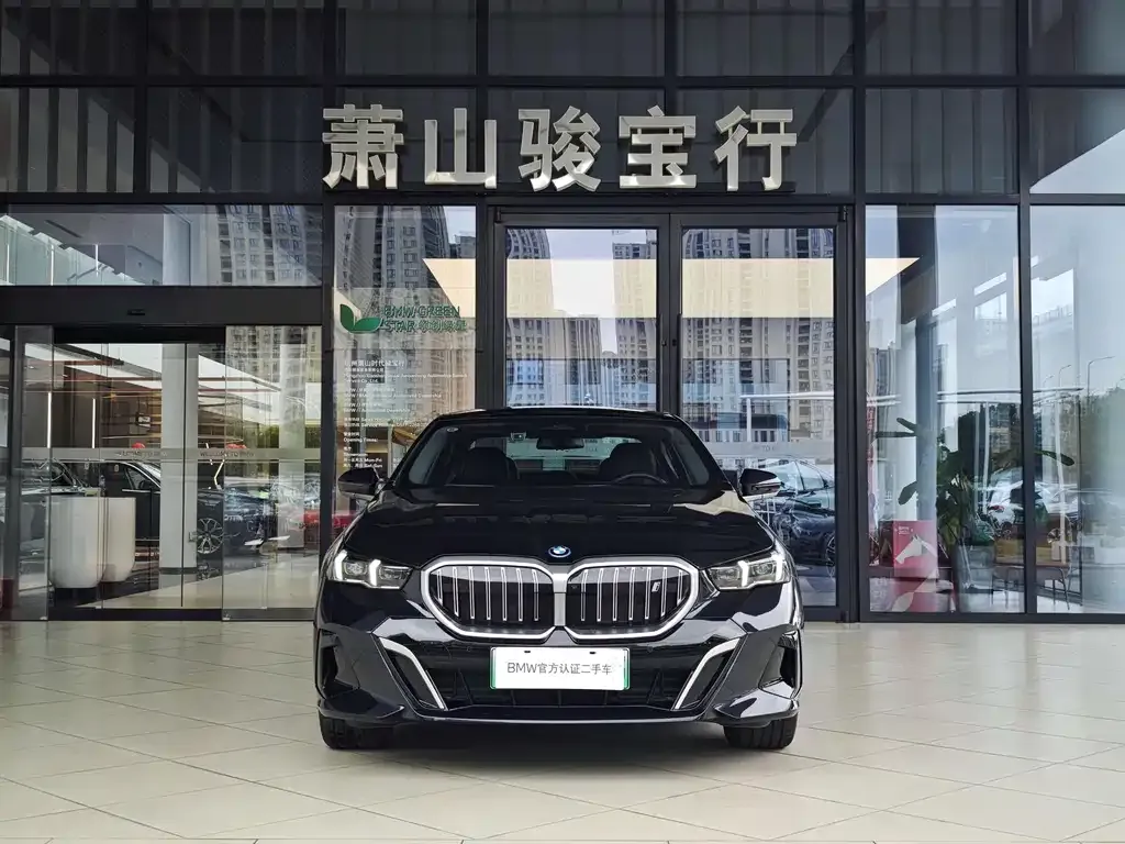 BMW i5 — фото 8