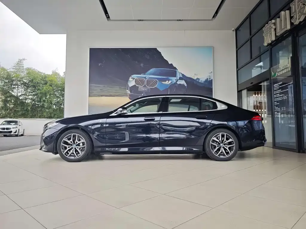 BMW i5 — фото 5