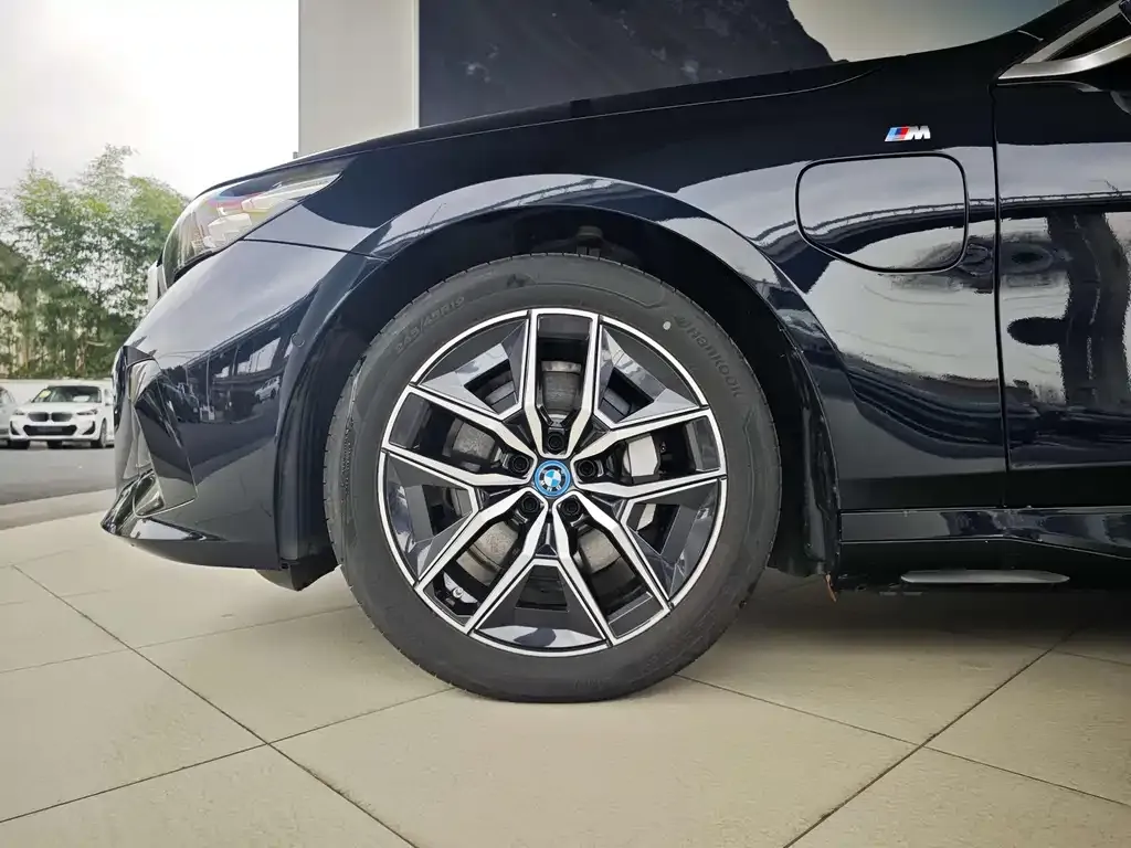 BMW i5 — фото 2