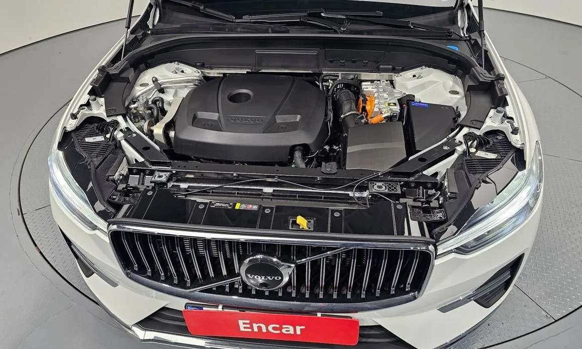 Volvo XC60 — фото 10