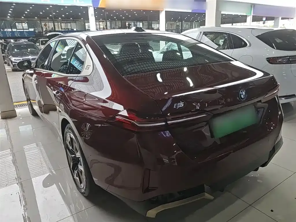 BMW i5 — фото 10
