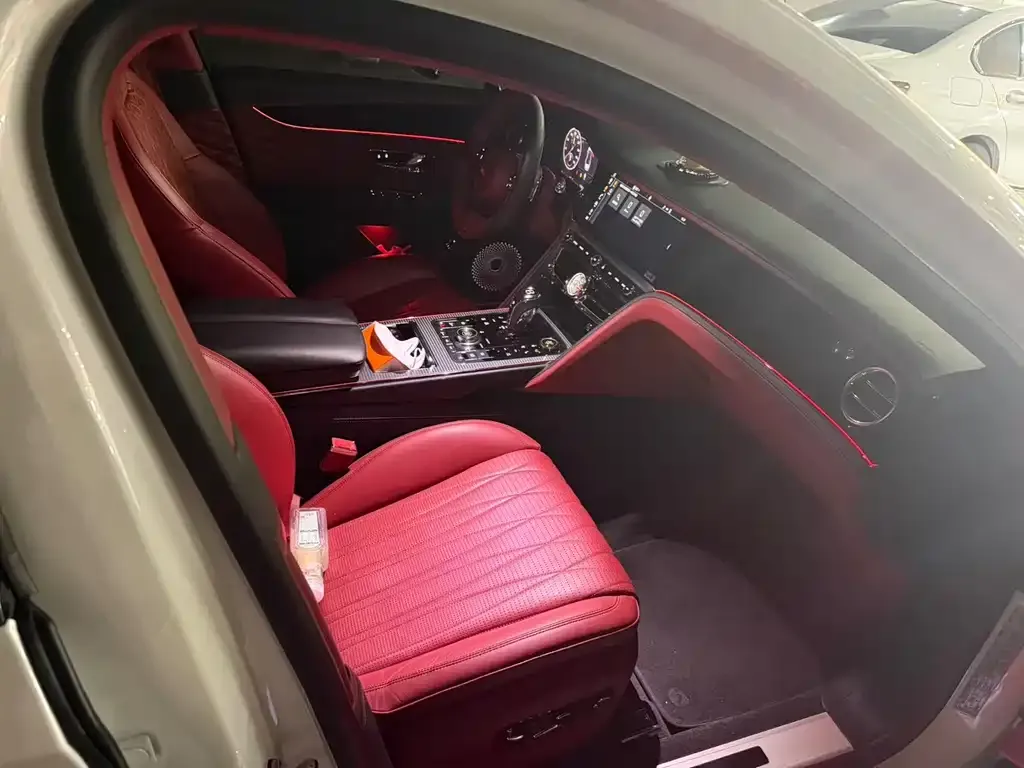 Bentley Flying Spur — фото 9