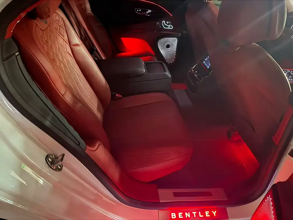 Bentley Flying Spur — фото 6
