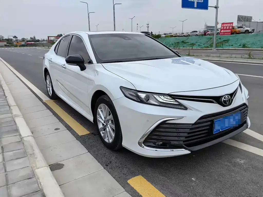 Toyota Camry — фото 7