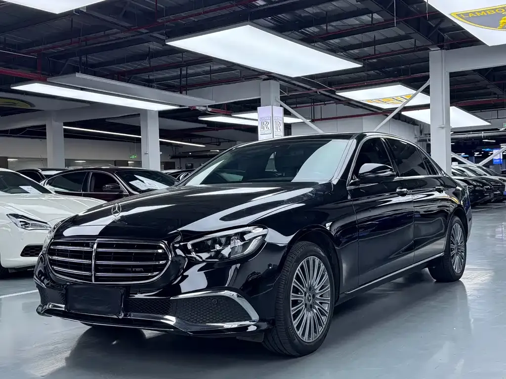 Mercedes-Benz E-Class — фото 1