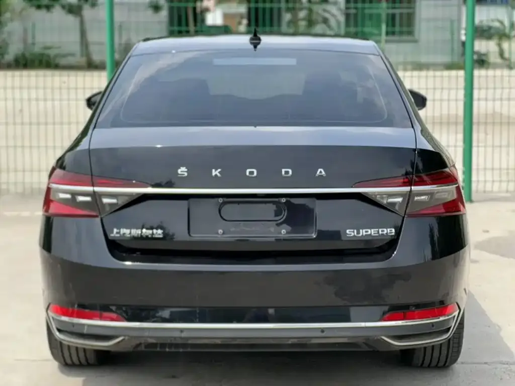 Skoda Superb — фото 8
