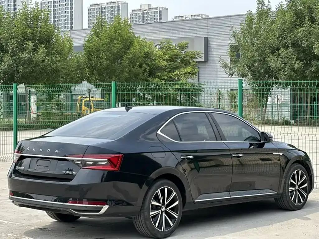 Skoda Superb — фото 5