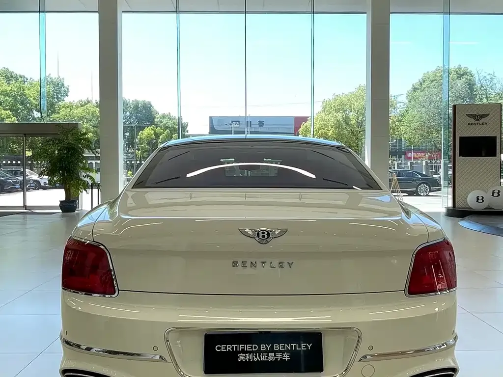 Bentley Flying Spur — фото 4