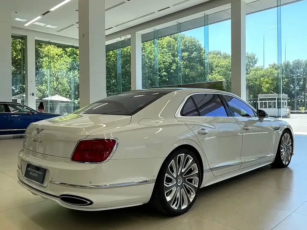 Bentley Flying Spur — фото 7