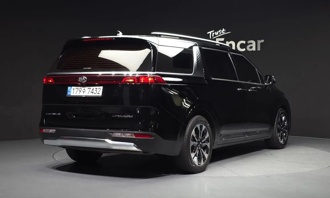 Kia Carnival — фото 4