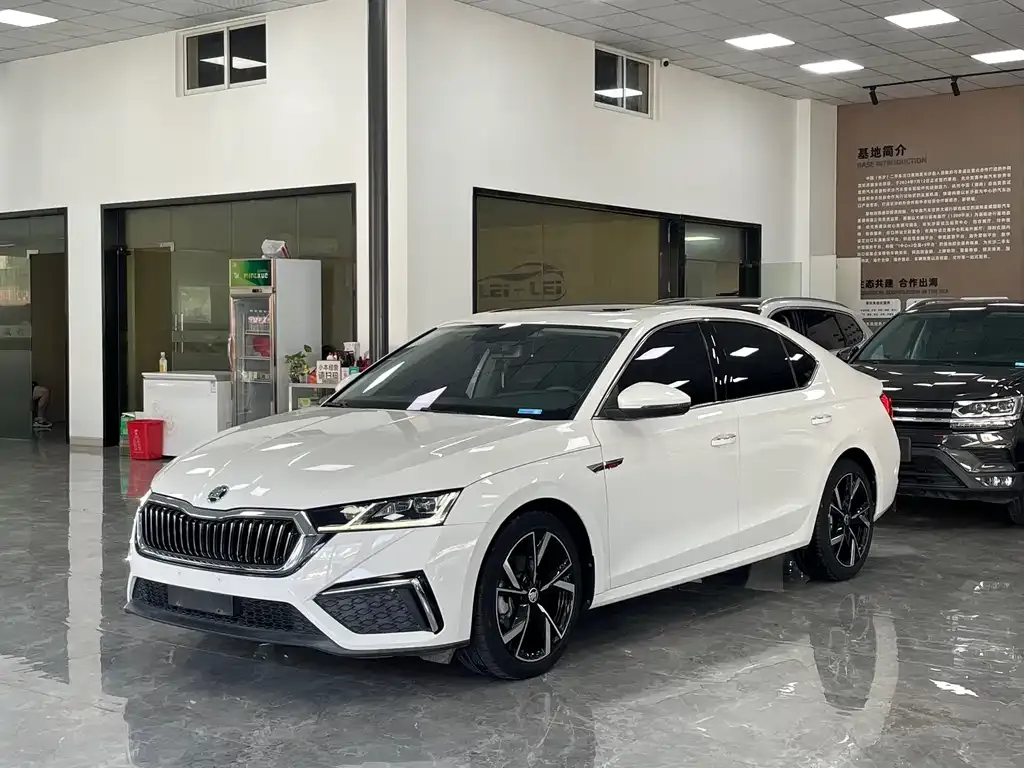 Skoda Octavia — фото 1