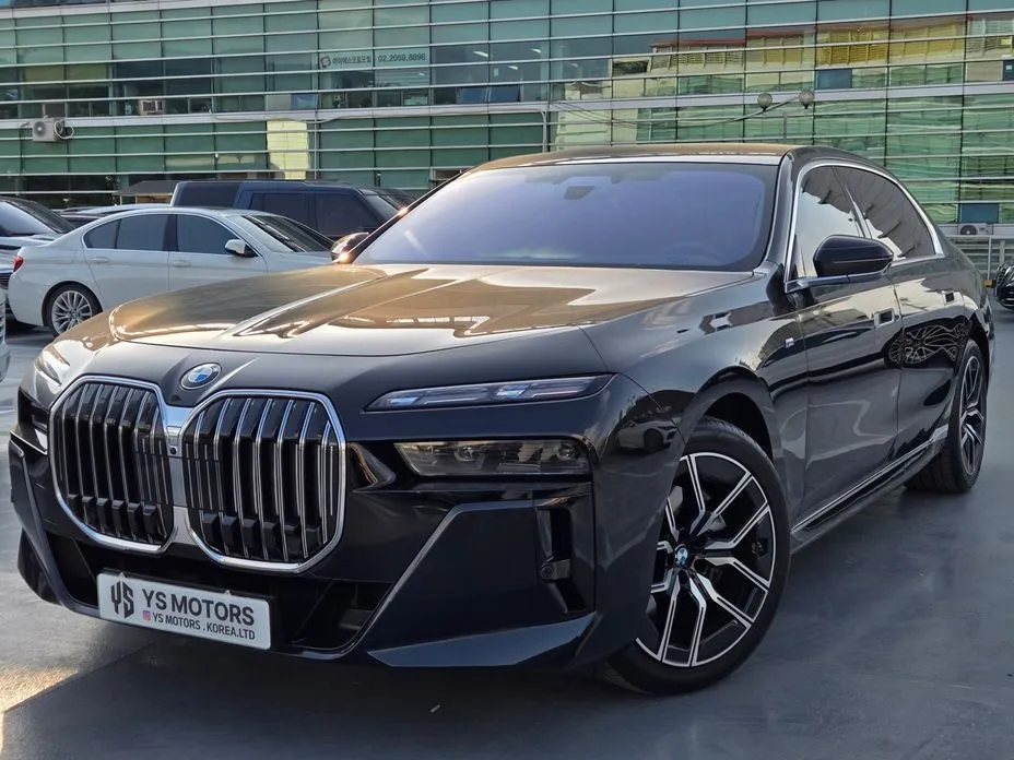 BMW 7-Series — фото 1